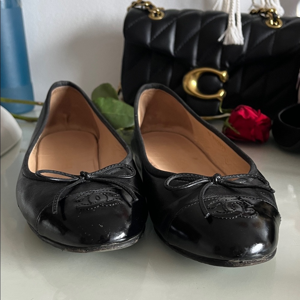 CHANEL Black Leather Loafers with Bow Detail - Picture 3 of 10